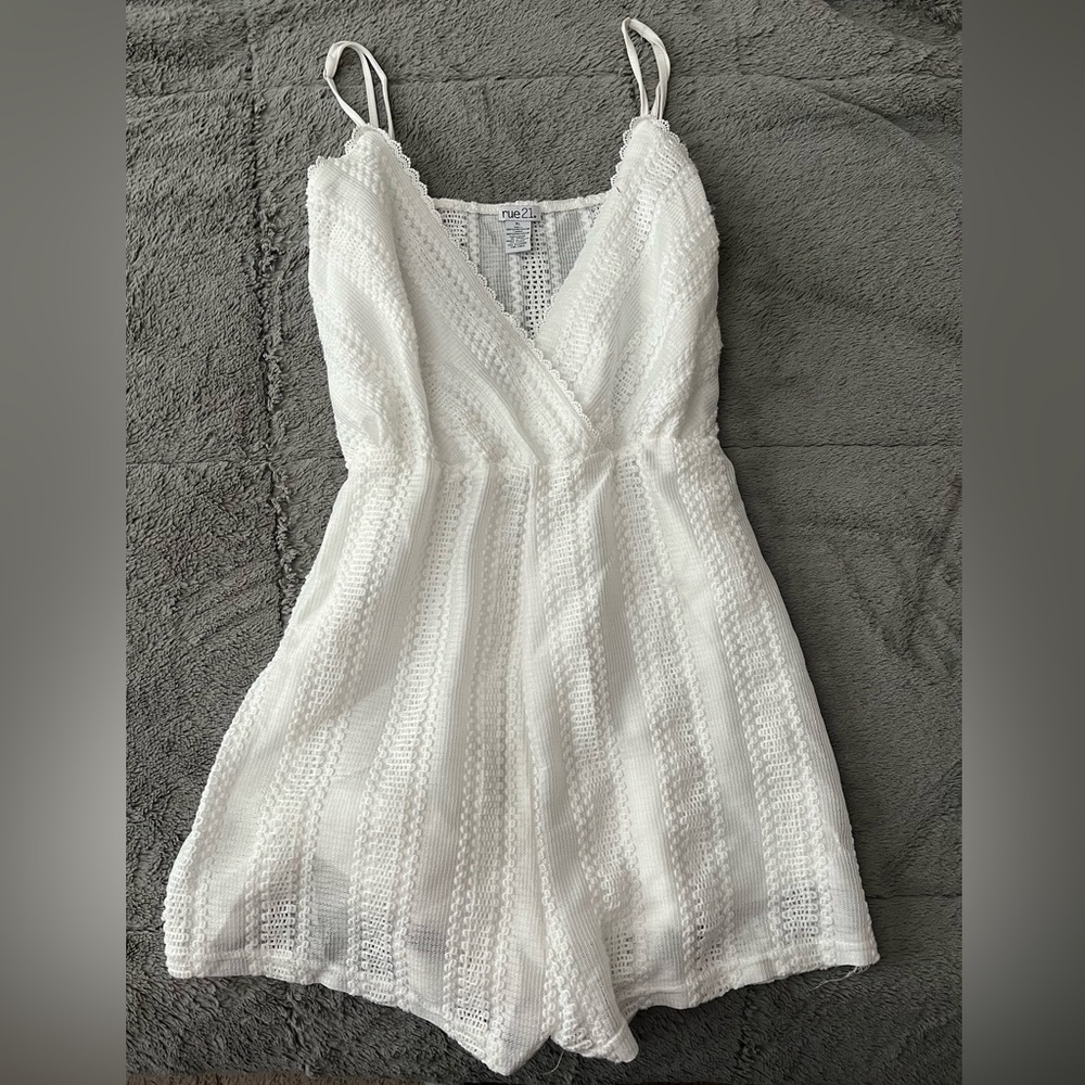 RUE21 white bathing suit cover up - size extra large - never worn